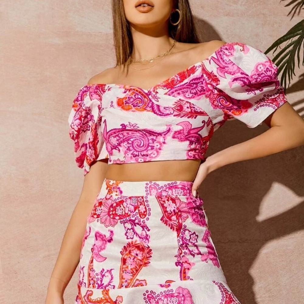 Pink Paisley 2-piece set with puffy sleeves